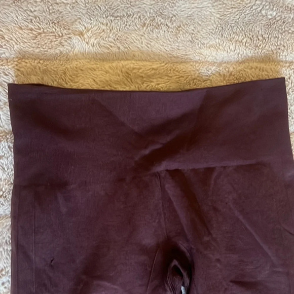 Lululemon maroon cropped ruched leggings - Picture 5 of 8